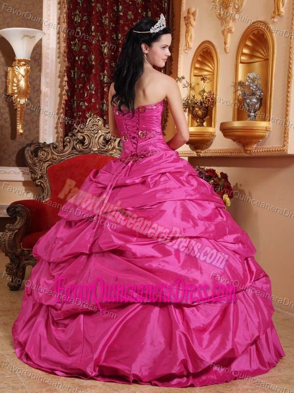 Dreamy Floor-length Sweetheart Appliqued Quinceanera Dress in Taffeta