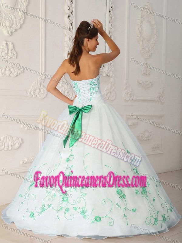 White Strapless Satin and Organza Dress for Quinceaneras with Embroider