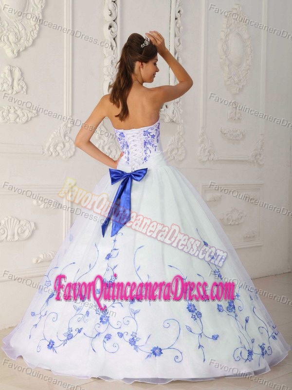 White Ball Gown Organza Dresses for Quinceanera with Purple Embroider