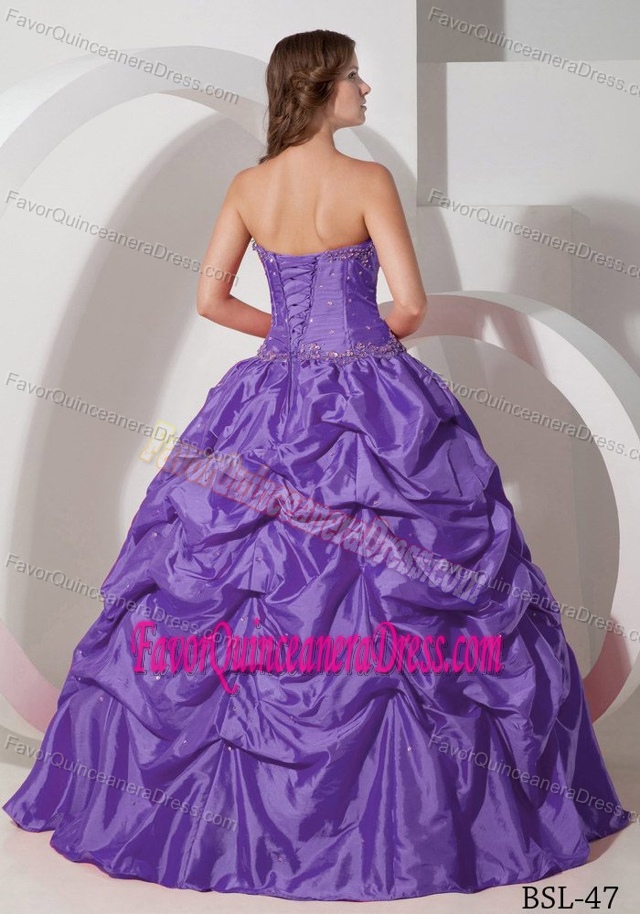 Latest Beaded Sweetheart Purple Taffeta Quinceanera Dress with Pick-ups