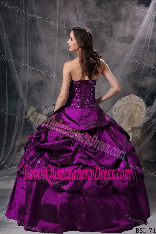 Modest Purple Taffeta Dress for Quinceanera with Pick-ups and Appliques