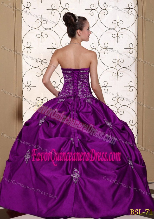 Popular Purple Taffeta Sweet Sixteen Dress with Embroidery and Pick-ups