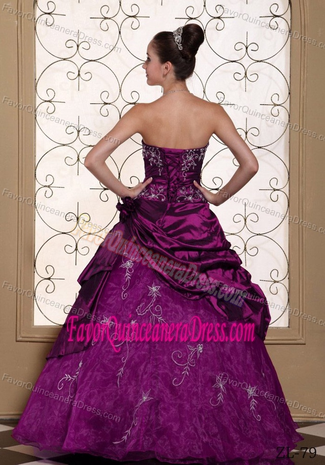 Elegant Fuchsia Taffeta and Organza Quinceanera Gowns with Embroidery