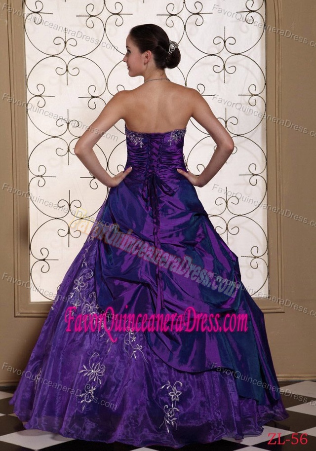 Pretty Purple Long Quinces Dress with Embroidery in Organza and Taffeta