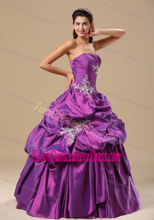 Modest Purple Taffeta Sweet Sixteen Dresses with Pick-ups and Appliques