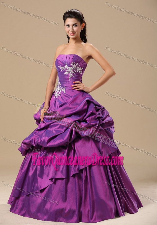 Modest Purple Taffeta Sweet Sixteen Dresses with Pick-ups and Appliques