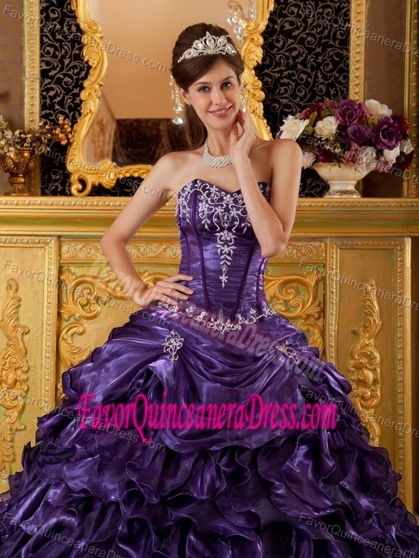 Latest Purple Organza Long Quinceanera Gowns with Appliques and Ruffles