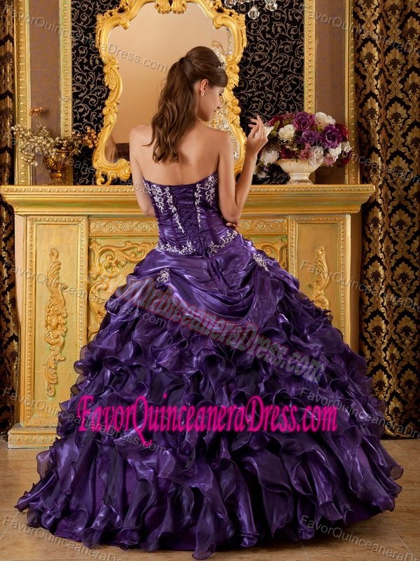 Latest Purple Organza Long Quinceanera Gowns with Appliques and Ruffles