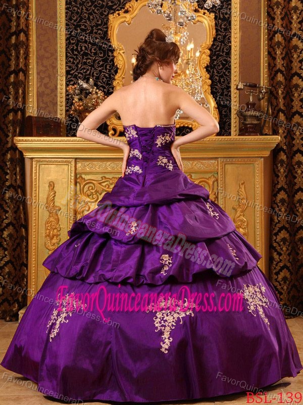 Modest Sweetheart Purple Taffeta Dresses for Quinceanera with Appliques