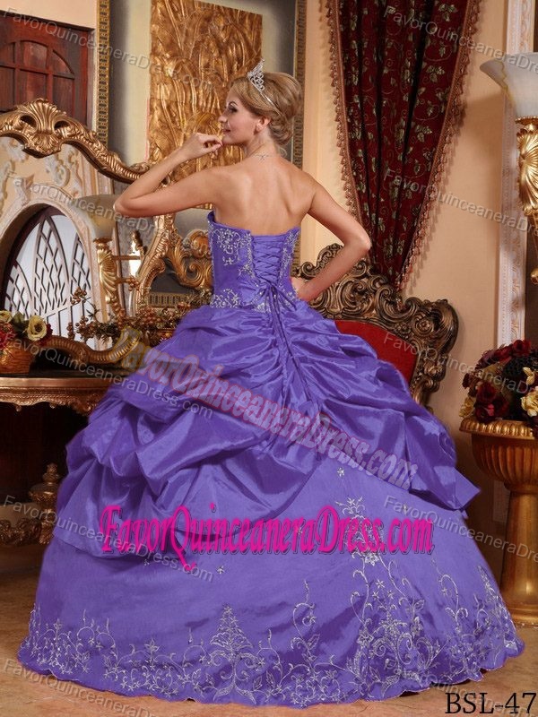 Taffeta Embroidery with Beaded Purple Ball Gown Quince Dresses with Sweetheart