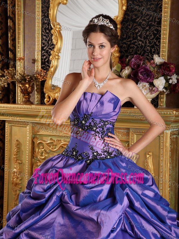 Purple Princess Strapless Floor-length Organza Quince Dresses with Appliques