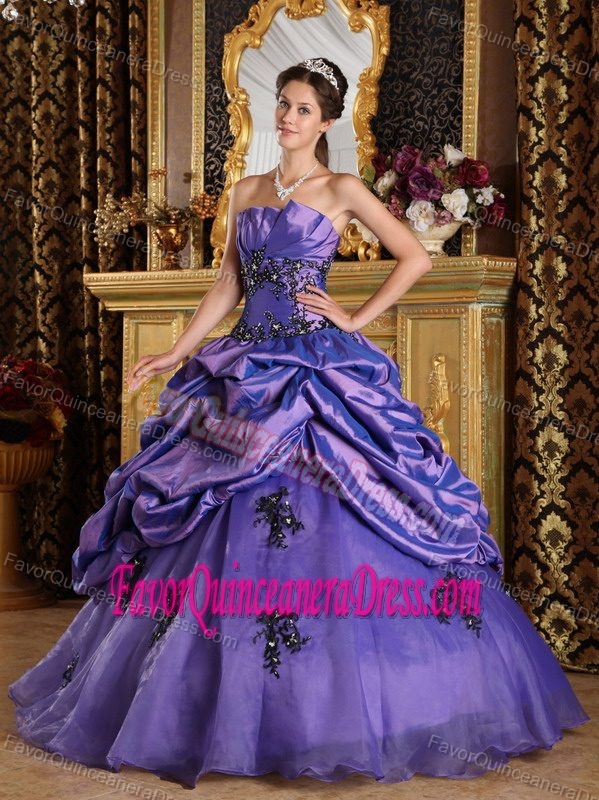 Purple Princess Strapless Floor-length Organza Quince Dresses with Appliques