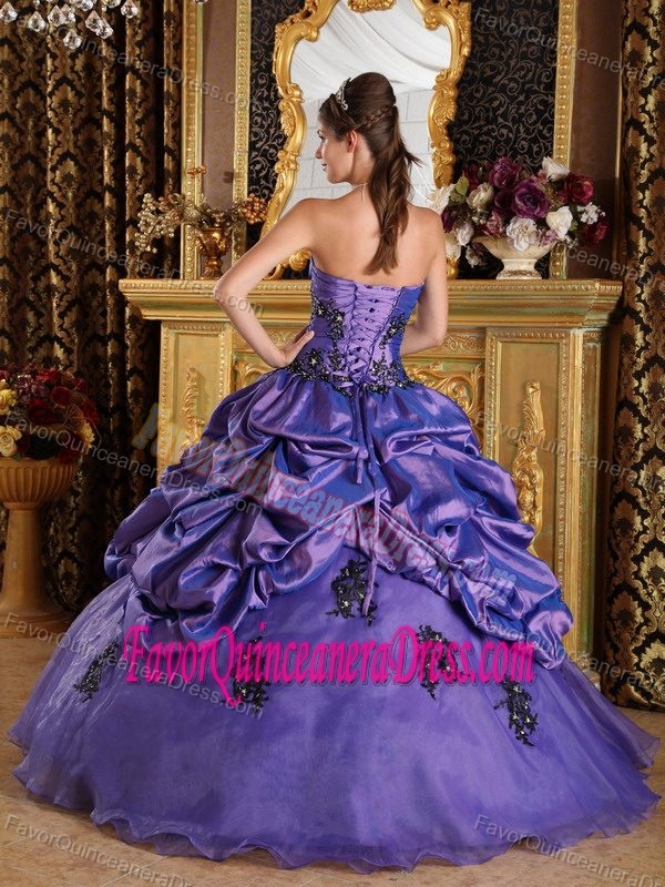 Purple Princess Strapless Floor-length Organza Quince Dresses with Appliques