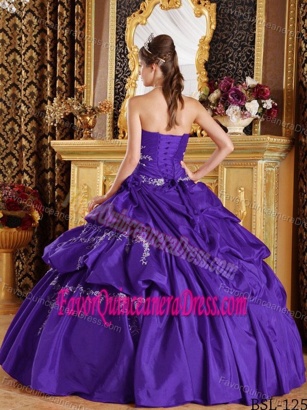 Strapless Taffeta Purple Ball Gown Quinceanera Gown Dresses with Appliques