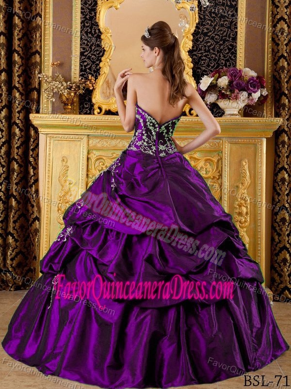 Taffeta Appliqued Eggplant Purple Dress for Quinceaneras with Sweetheart