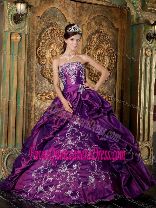 Purple Ball Gown Strapless Embroidery Quinceanera Dresses in Taffeta