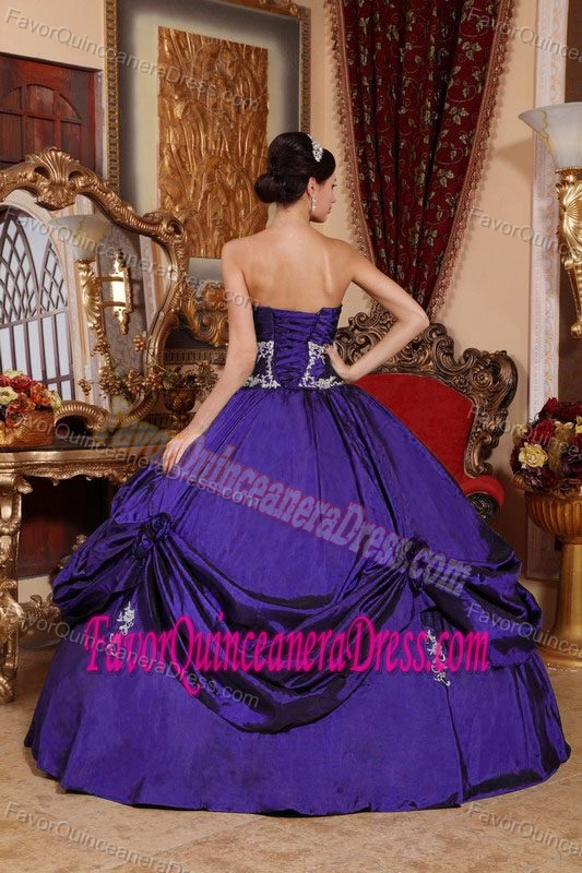 Appliqued Purple Sweetheart Floor-length Quince Dresses in Satin