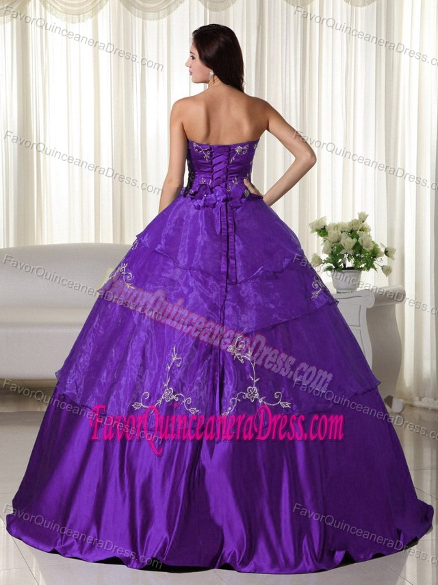 New Arrival Purple Strapless Organza Quince Dress with Embroidery