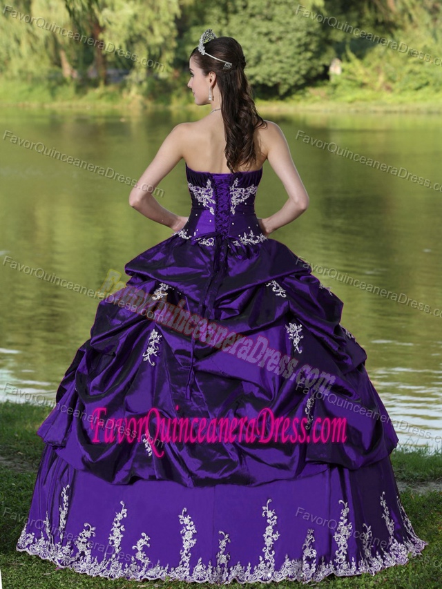 Noble Satin Purple Strapless Dresses for Quinceanera with Pick-ups